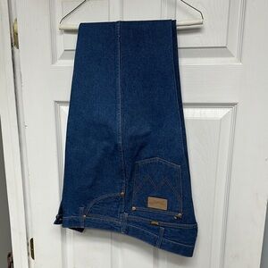 Wrangler Blue Bootcut Jeans with Classic Denim Style